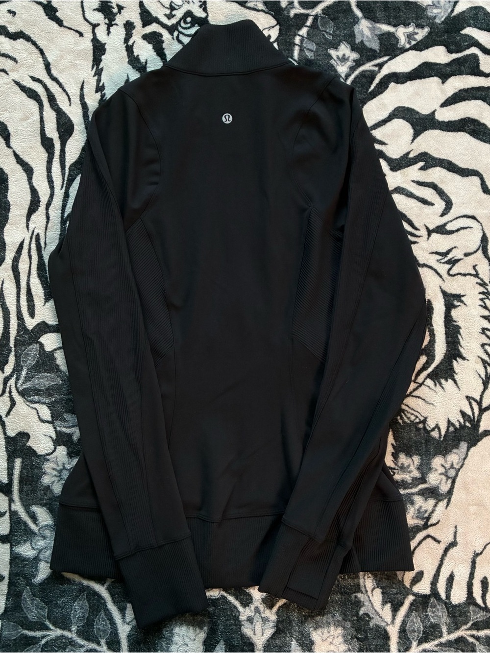 010 - WOMENS LULULEMON ATHLETICS BLACK ZIP UP JACKET